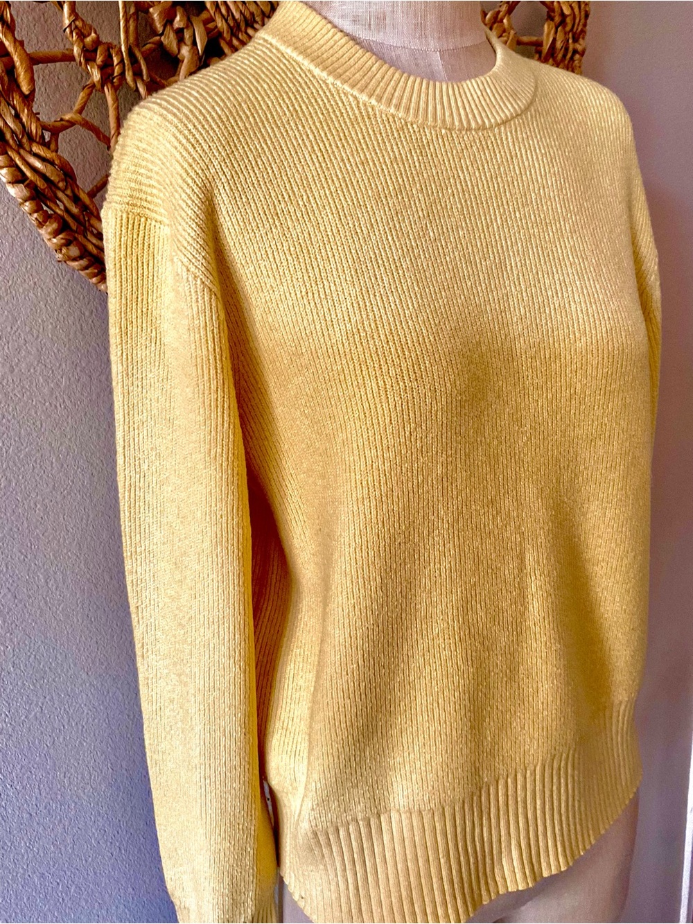 Faherty Women Pale Yellow Crewneck Sweater. Super soft. Small. Very gentle used